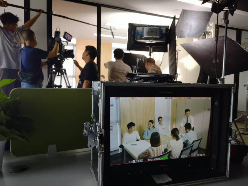 高坪区TVC拍摄公司：科技产品视觉化大师，诠释未来感与功能美学