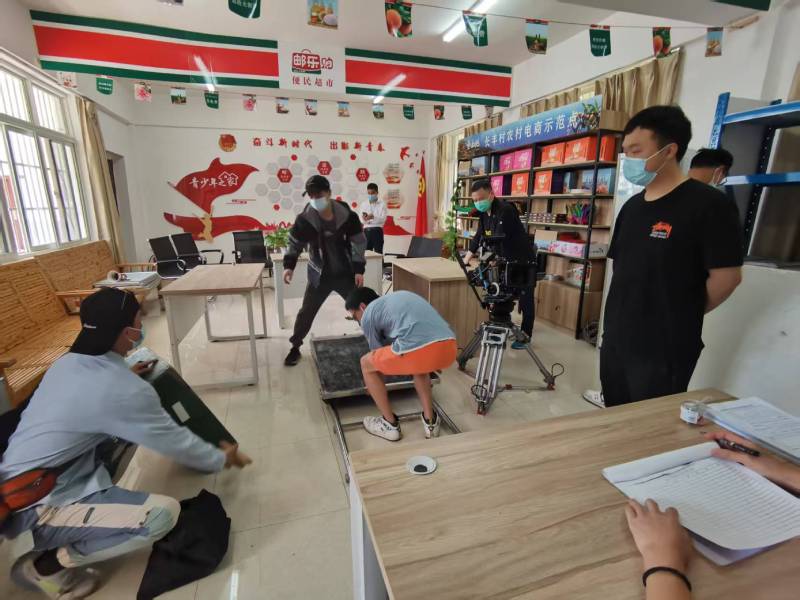 追星女孩心理学分析报告：高坪区广告片拍摄公司揭秘饭圈应援式传播逻辑